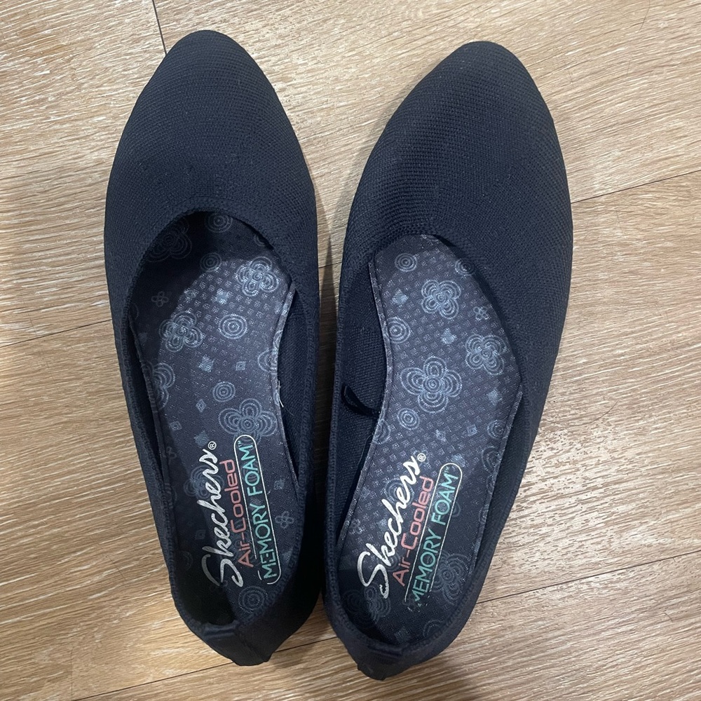 Navy Skechers memory foam pointed toe flats